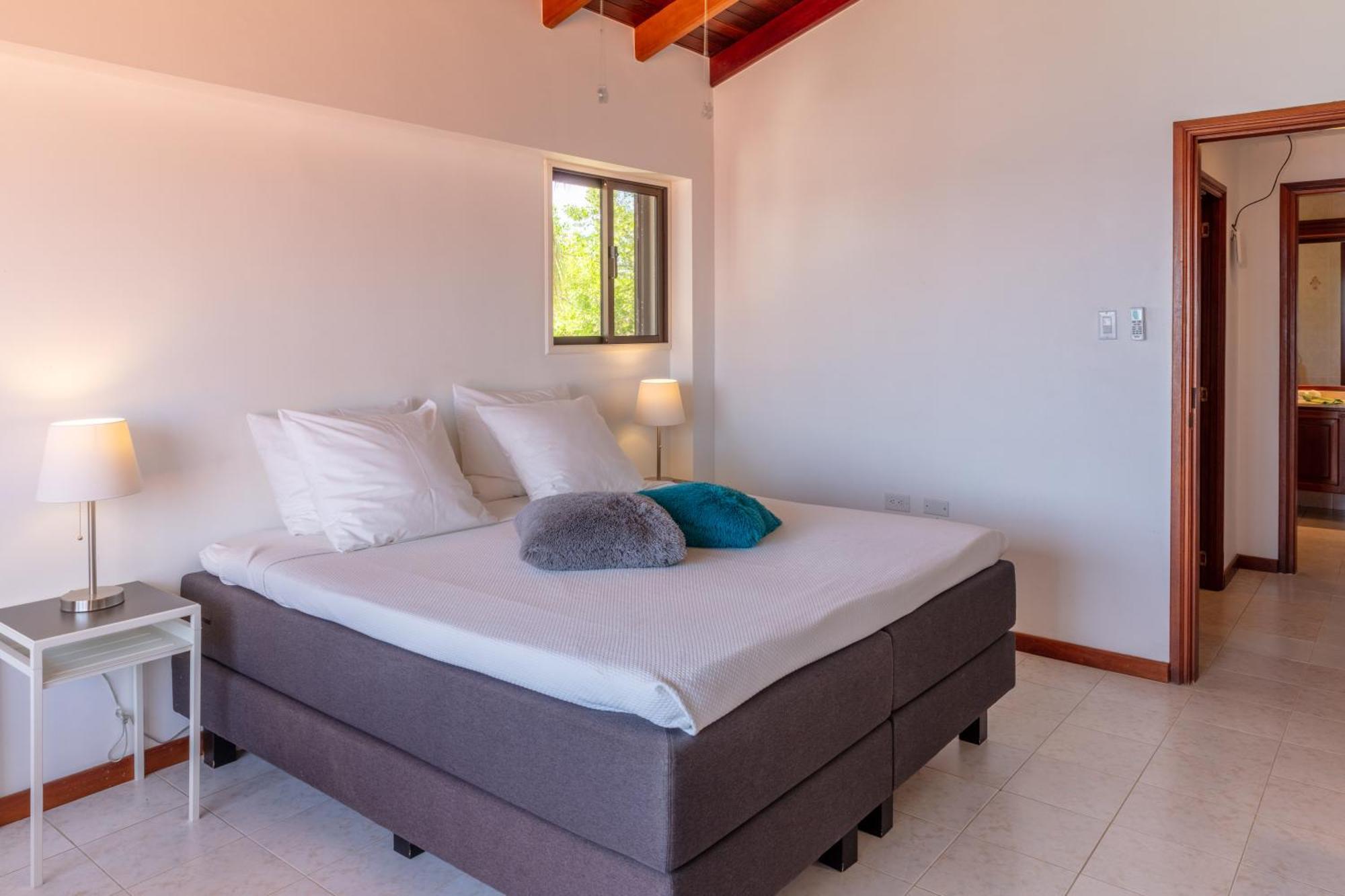 One Ocean Boutique Apartments & Suites Bonaire Playa Room photo
